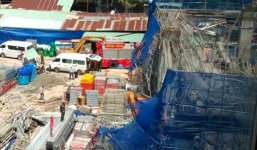 Vụ sập giàn giáo công trình 17 tầng: Do mưa to gió lớn?